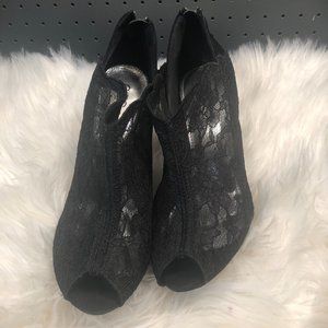 Excellent New Condition Cato Lace heel Zip